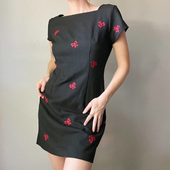 XOXO Dresses & Skirts - XOXO Red Bow Embroidered Short Sleeve Mini Dress Vintage 90’s Black RARE